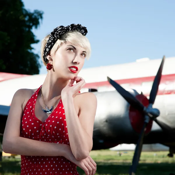 Thoughtful retro girl — Stock Photo, Image