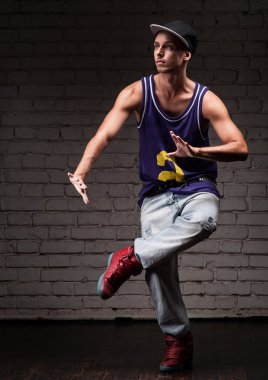 erkek hip-hop dansçısı