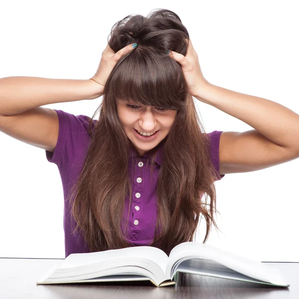 Ragazza che ha lo stress dalla lettura — Foto Stock