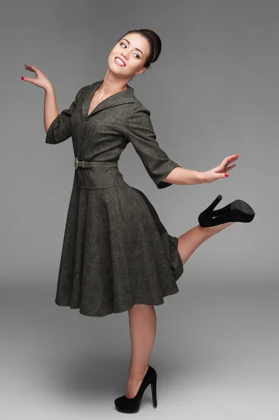 Glada dansande retro flicka — Stockfoto