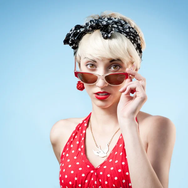 Surprised retro girl — Stock Photo, Image