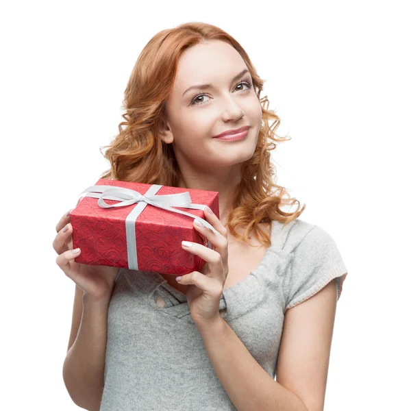 Frau mit Geschenk — Stockfoto