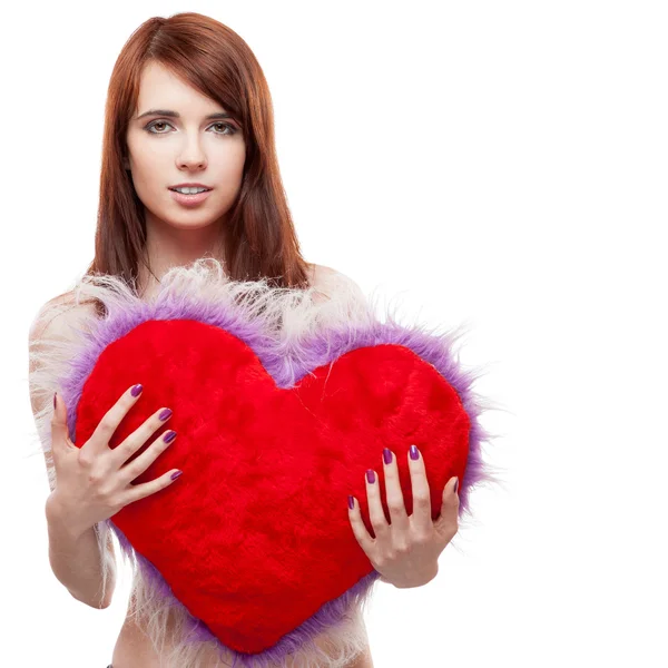Flicka håller päls röd hjärta — Stockfoto