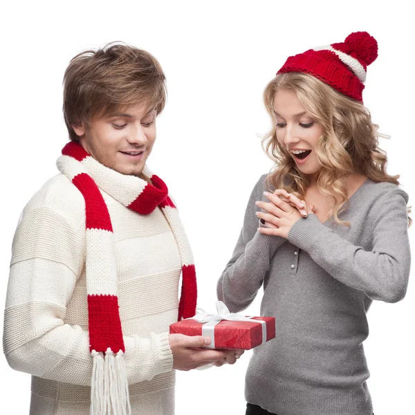 Young couple presenting christmas gift — Stock Photo, Image