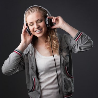 raslantısal müzik kız