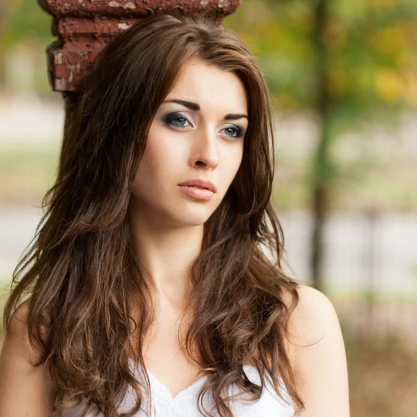 Beautiful young woman — Stock Photo, Image