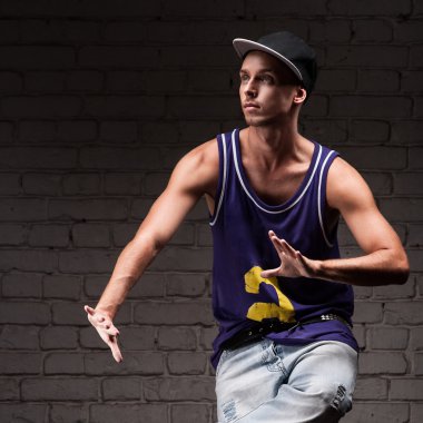 erkek hip-hop dansçısı