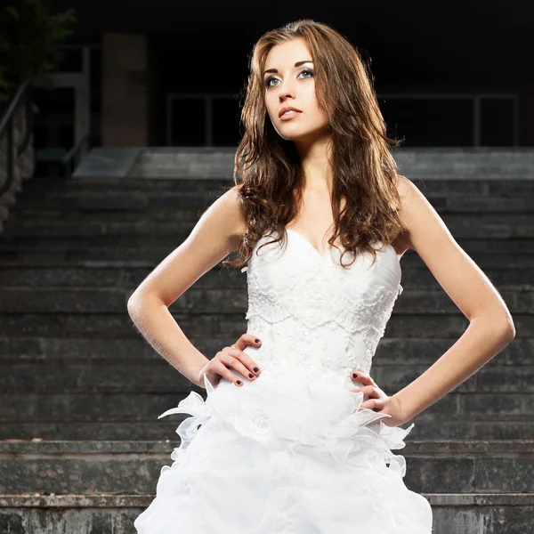 Beautiful young woman in wedding dress — Stock Photo, Image