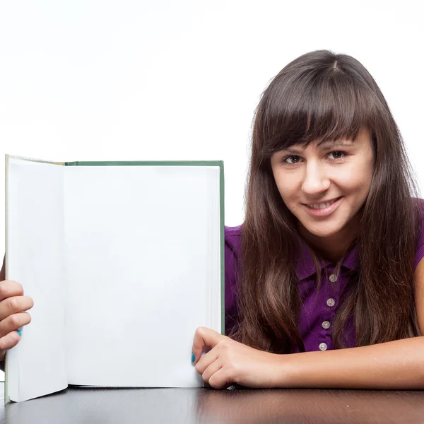 魅力的な白人の笑みを浮かべて女の子は本を持って — ストック写真