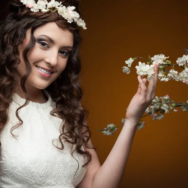 Elegante ragazza di primavera — Foto Stock