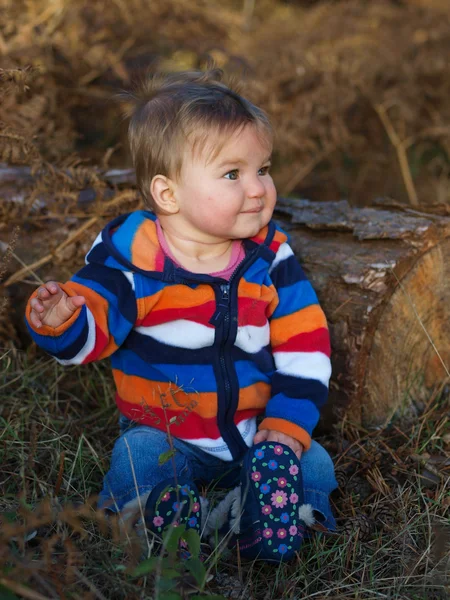 Szczęśliwe dziecko poza — Zdjęcie stockowe