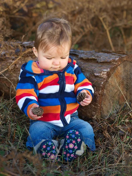 Felice bambino fuori — Foto Stock