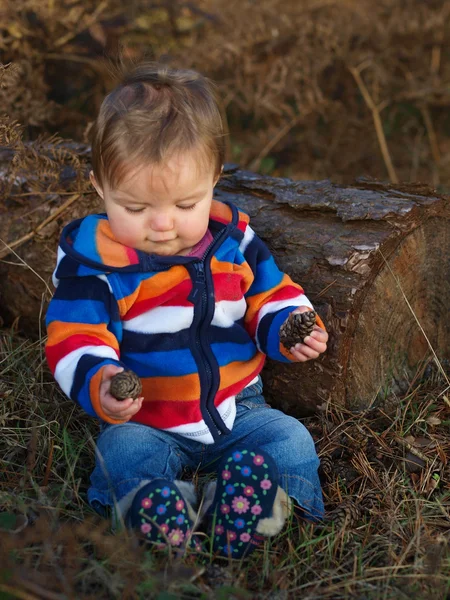 Felice bambino fuori — Foto Stock