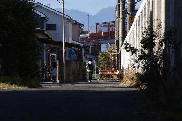 精神的な風景の背景画像 孤独な狭い通路 — ストック写真