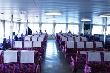 Japonya 'da feribotla gezi. Kanagawa 'daki Kurihama Limanı' ndan Chiba 'daki Kanaya Limanı' na 40 dakikalık bir yolculuk..