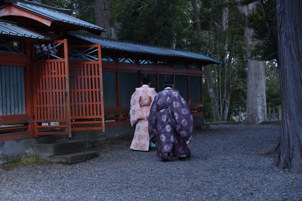 Μια Σκηνή Ενός Ιερέα Ένα Ιαπωνικό Ιερό — Φωτογραφία Αρχείου