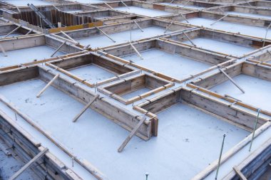 Konut inşaatı için bir vakıf inşaatı alanı..