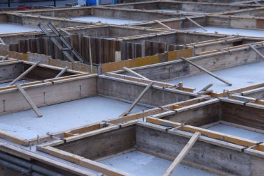 Konut inşaatı için bir vakıf inşaatı alanı..