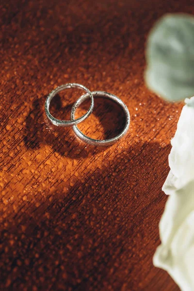 Anéis Casamento Com Flores Antes Cerimônia Casamento — Fotografia de Stock