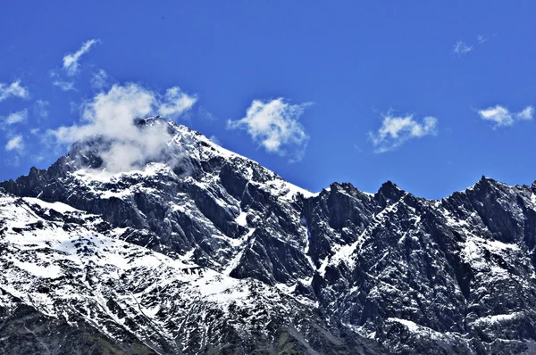 6 月グルジア冬山 — ストック写真