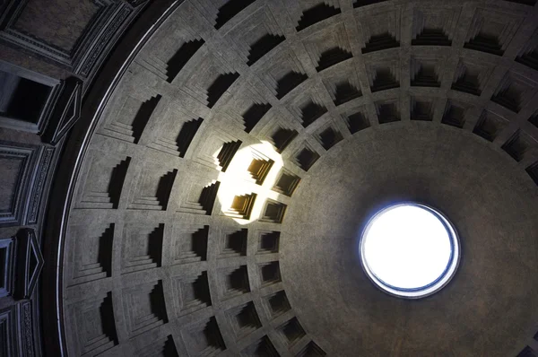 Pantheon interior with light — Stock Photo, Image