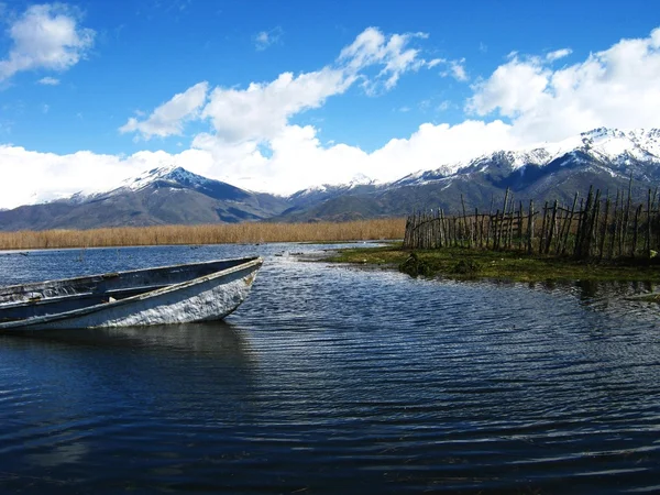 Små prespa lake - limni mikra prespa i Makedonien i norra Grekland — Stockfoto