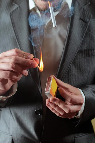 火柴和香烟 — 图库照片