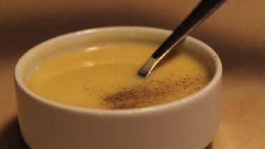 akşam yemeği için baharatlı çorba