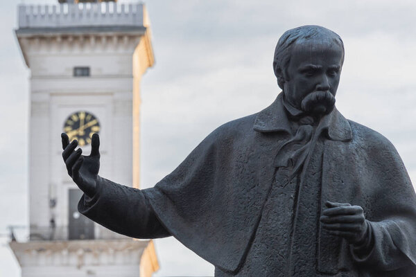 Львов, Украина - февраль 2022 года: Памятник Тарасу Шевченко во Львове.