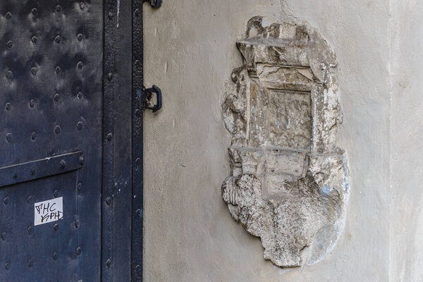 Львов, Украина - февраль 2022 года: руины синагоги "Золотая роза".