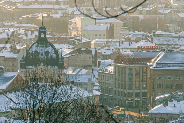 Lviv, Ukrayna - Şubat 2022: Lviv Opera Binası ve DEPARTMENT STORE 