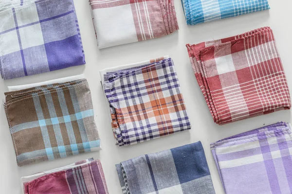 Erkekler için klasik pamuklu mendil seti..