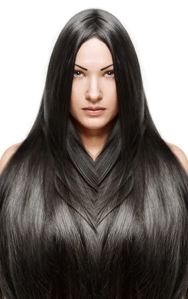 Портрет красивої молодої жінки з елегантним довгим чорним блискучим волоссям, ізольовані на білому тлі — стокове фото