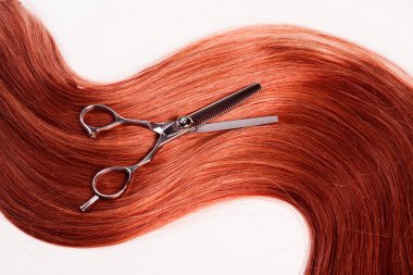 sağlıklı kadın saç ve makas