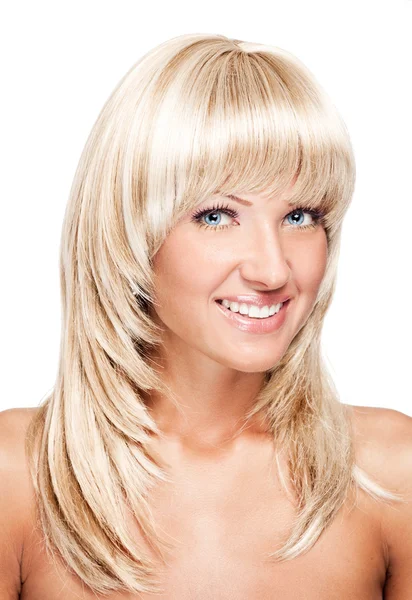 Sorridente giovane bella donna con lunghi capelli lisci lucidi in parrucca — Foto Stock