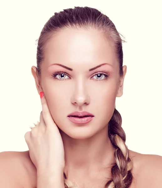 Close-up portrait of a beautiful woman with fashion makeup — Stock Photo, Image