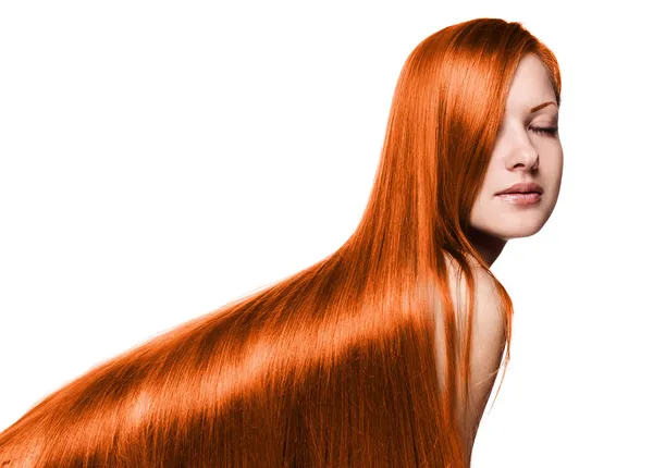 Retrato de uma mulher bonita com cabelo liso brilhante vermelho longo saudável, isolado no branco — Fotografia de Stock