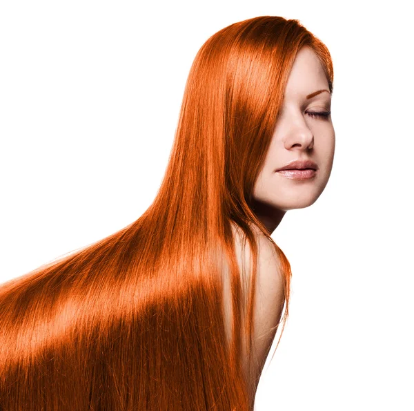 長い赤健康的な光沢のあるストレートの髪、白で隔離されると美しい女性のポートレート — ストック写真