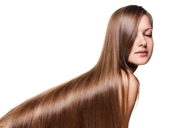 Retrato de una mujer hermosa con el pelo largo y sano brillante, aislado en blanco — Foto de Stock