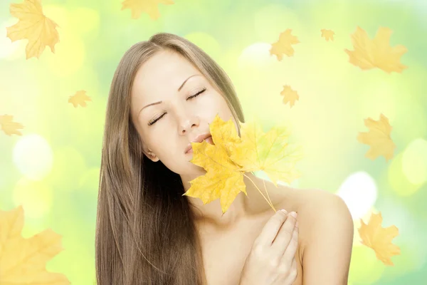Sweet woman holding autumn leaves — Stock Photo, Image
