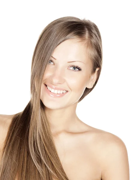 Close-up retrato de uma bela jovem com cabelo longo e brilhante elegante, isolado no fundo branco — Fotografia de Stock