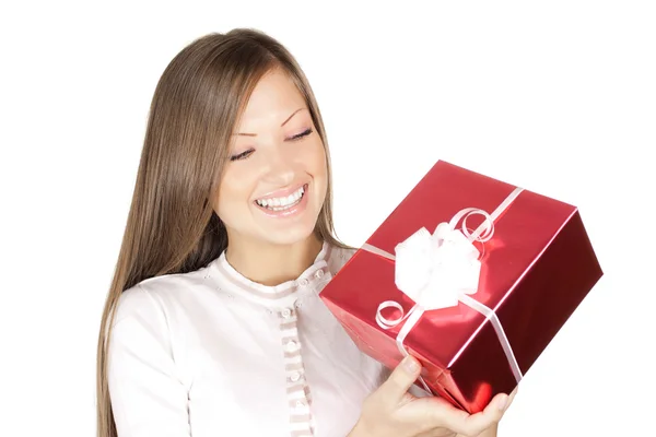 Feliz hermosa mujer en sombrero de santa celebración de regalo de Navidad — Foto de Stock