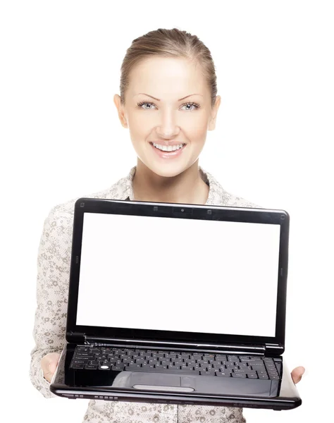 Sorridente bella donna attraente che tiene il computer portatile — Foto Stock