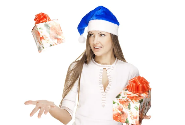 Hermosa chica joven con regalo de Navidad — Foto de Stock