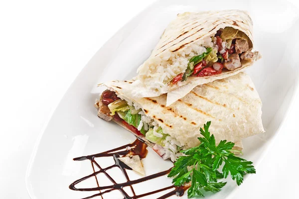 Imagen de un kebab doner en un plato blanco — Foto de Stock