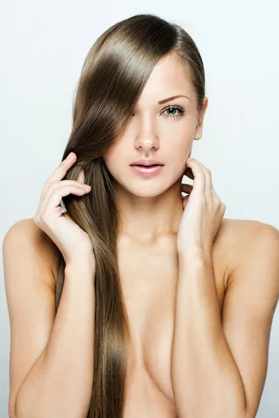 Closeup portrait of a beautiful young woman with long hair — Stock Photo, Image