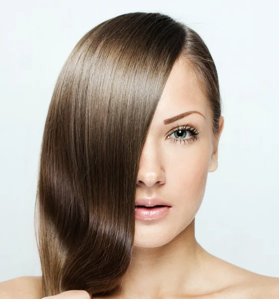 Closeup portrait of a beautiful young woman with long hair — Stock Photo, Image