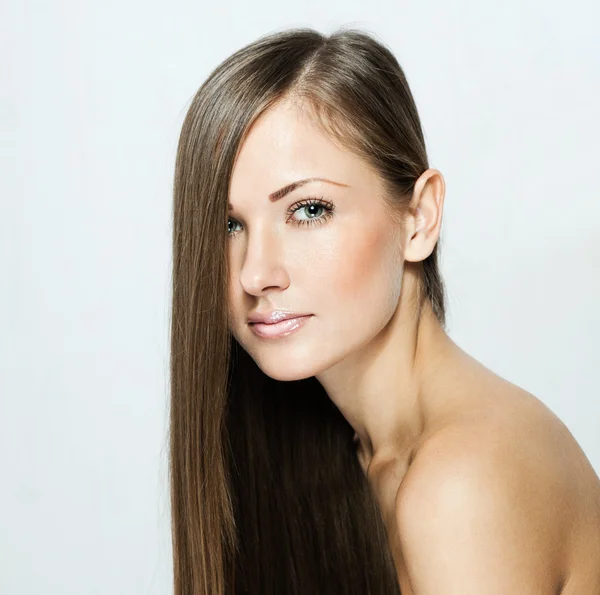 Closeup portrait of a beautiful young woman with long hair — Stock Photo, Image