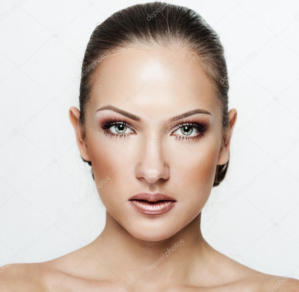 Portrait of a beautiful woman with glamorous make-up
