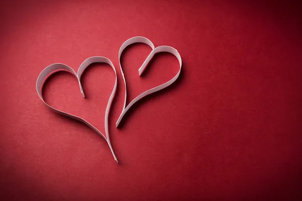 Dvě Valentýnská papírové srdce — Stock fotografie